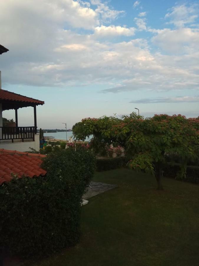 Villa Right Across The Sea à Nea Kallikrateia Extérieur photo